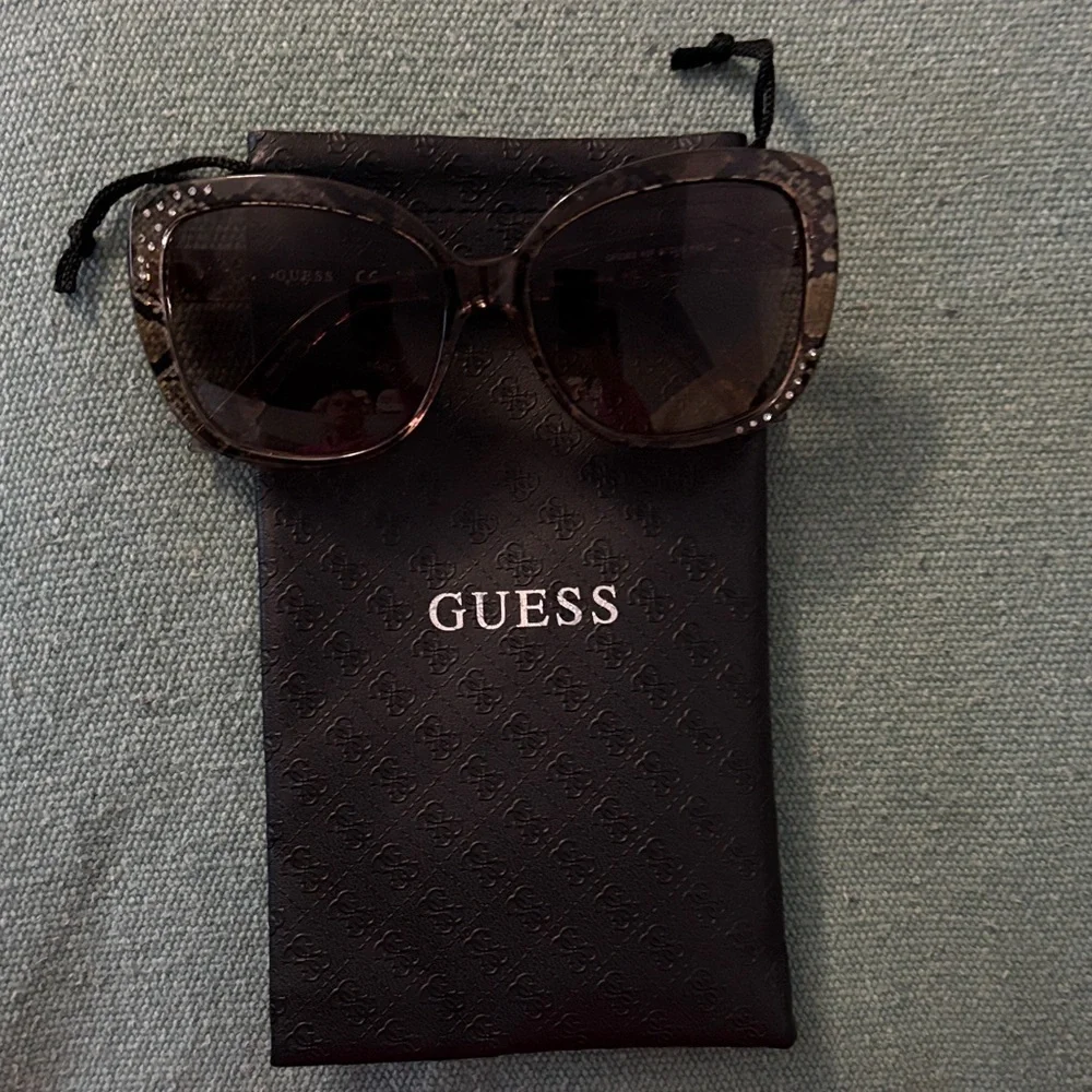 Guess Snake Pattern Tortoise Sunglasses
